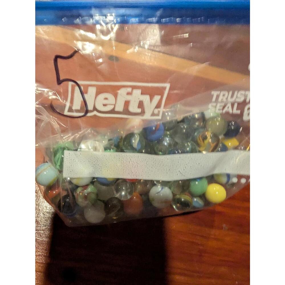 100 marbles 2 shooters Dirty/possible damage Antique-modern, some UV react 5 - Picture 2 of 5